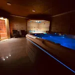Gold Horse Vendeghaz Guest house
