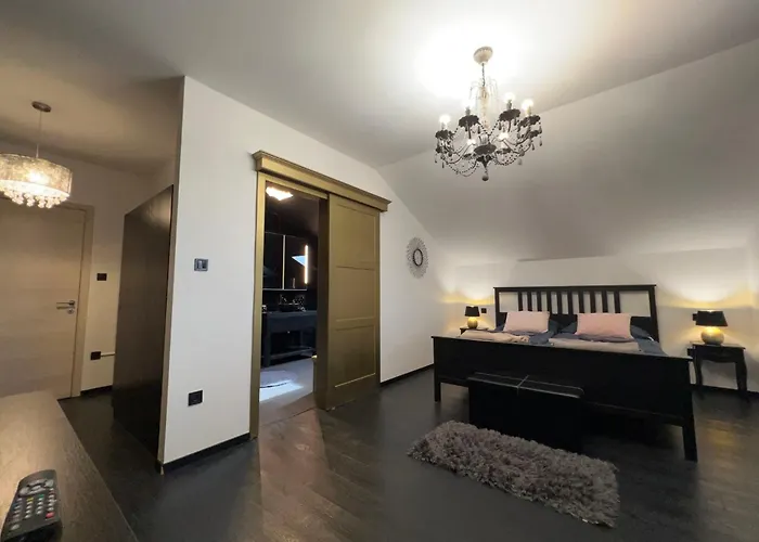 Pensión Gold Horse 3*